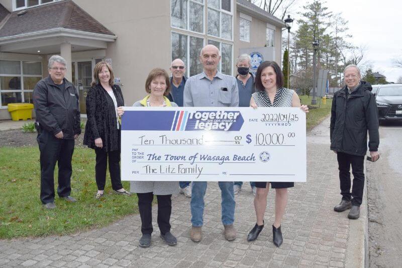 Robert and Sandy Litz donated $10,000 to the twin-pad arena and library fundraising campaign